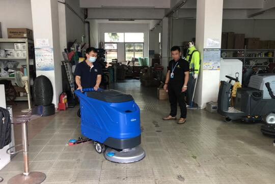選購潔臣士洗地機絕對物超所值(圖4) 選購潔臣士洗地機絕對物超所值(圖4)